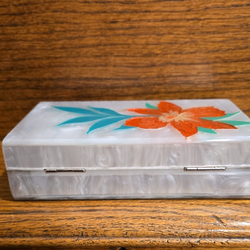 Sam Edelman White Floral Acrylic Clutch - Picture 12 of 14